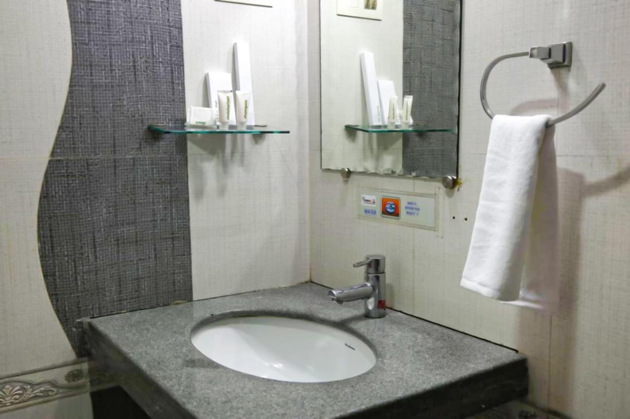 Fabhotel Sai Prasad Apartments Мумбаї Екстер'єр фото